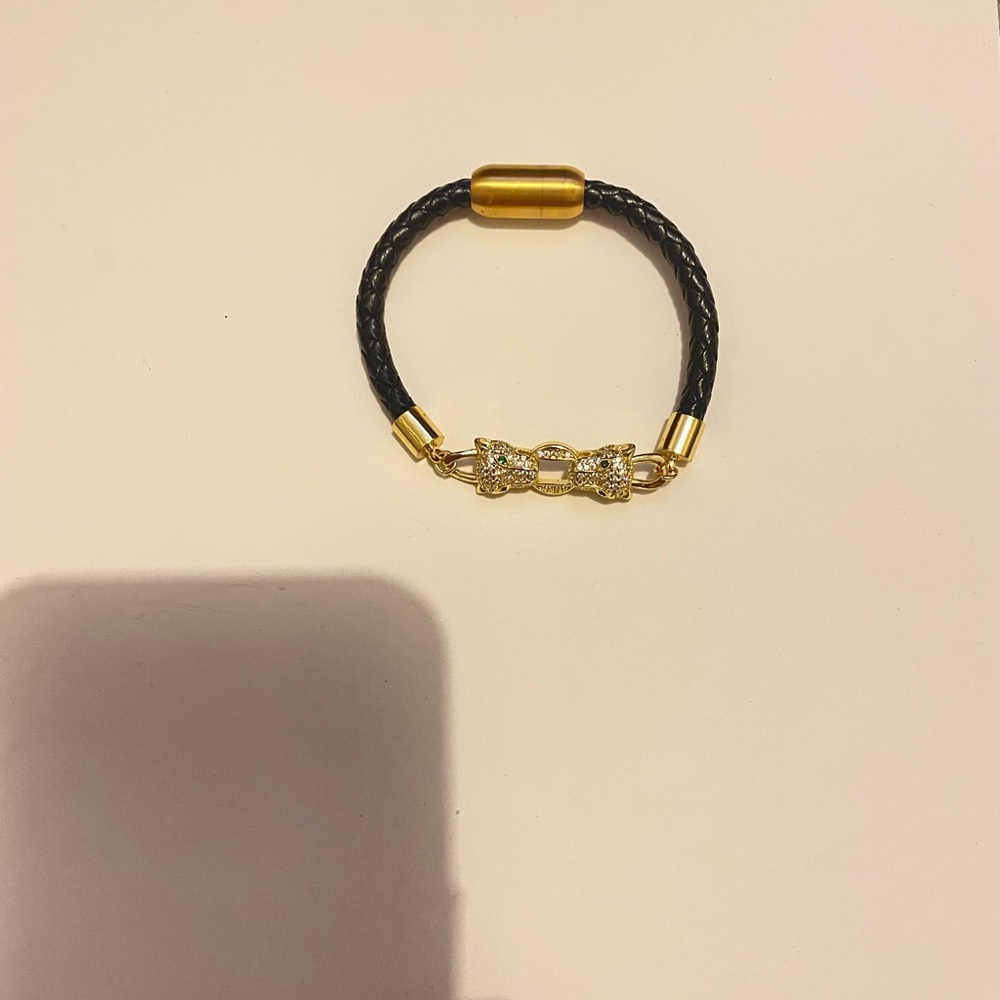 F07 - Animal Design With Rhinestones In A Leather Bracelet Magnetic Closure. 2”
